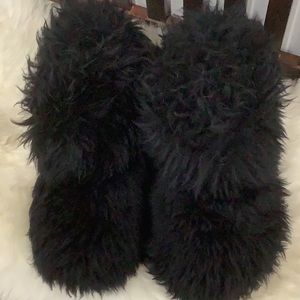Beautiful UGG furrrry black size 8 worn a few times